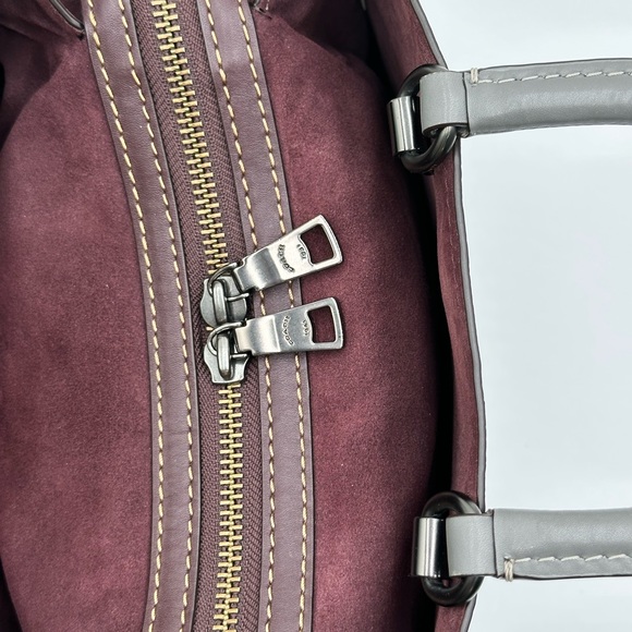 Coach Rouge - Picture 11 of 16